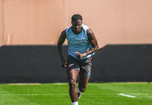 官方网站-盖伊2天后首秀，申花新三叉戟互补，马镇预定一门 签李昊基本没戏