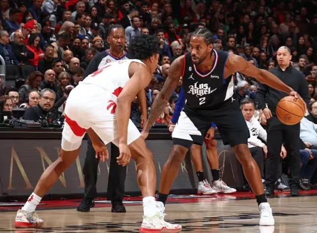 官方网站-背靠背连胜场面迥异 有无莱昂纳德快艇判若两队